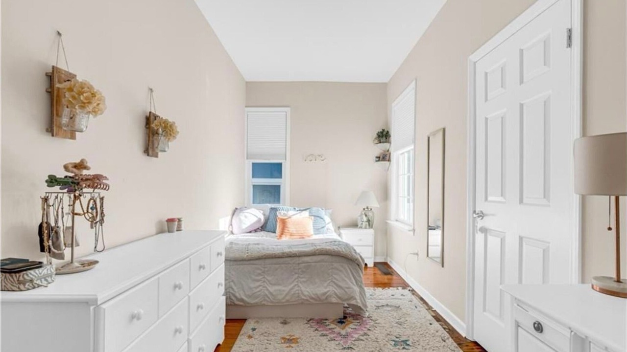 Photo of Bedroom in Wall