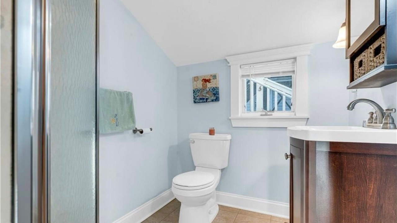 Photo of Bathroom in Wall