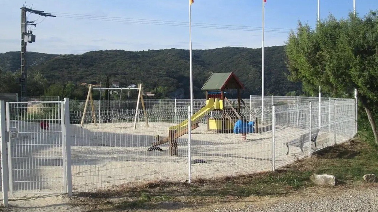 Photo of Others in Collias