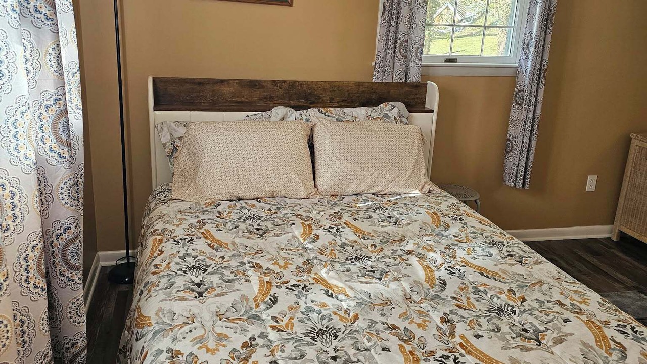 Photo of Bedroom in James Creek