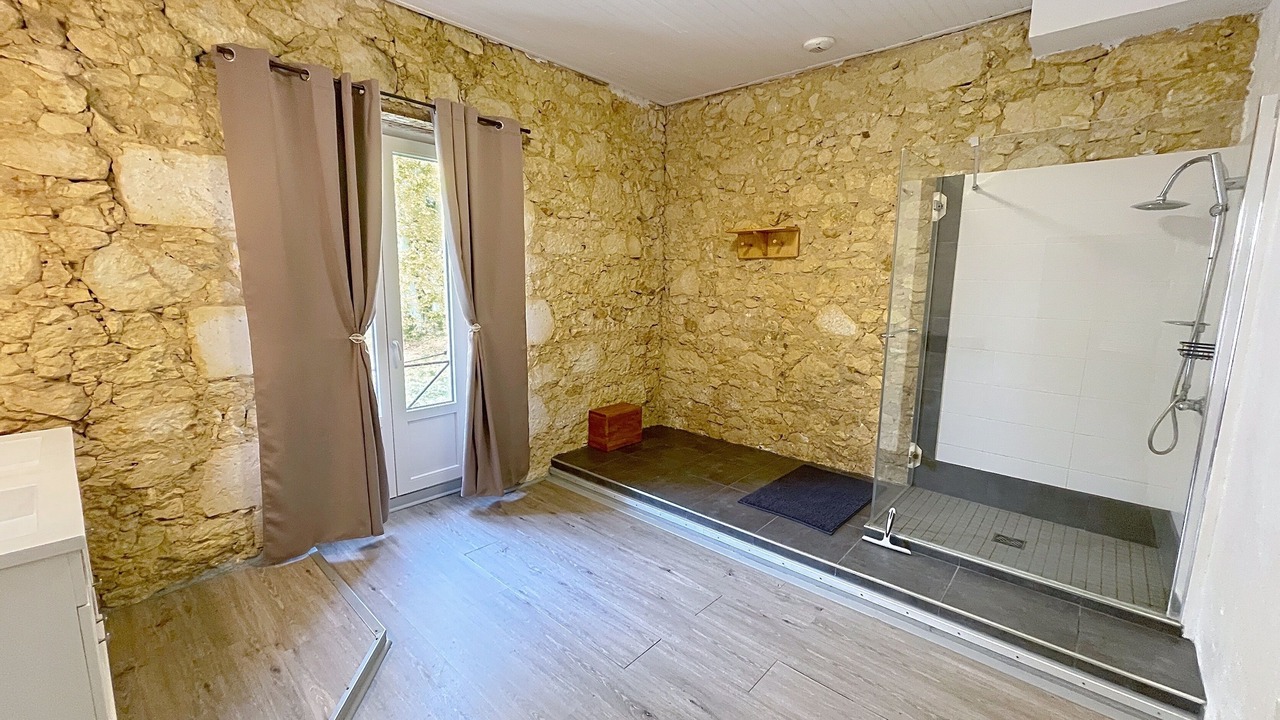 Photo of Bathroom in Castera-Verduzan