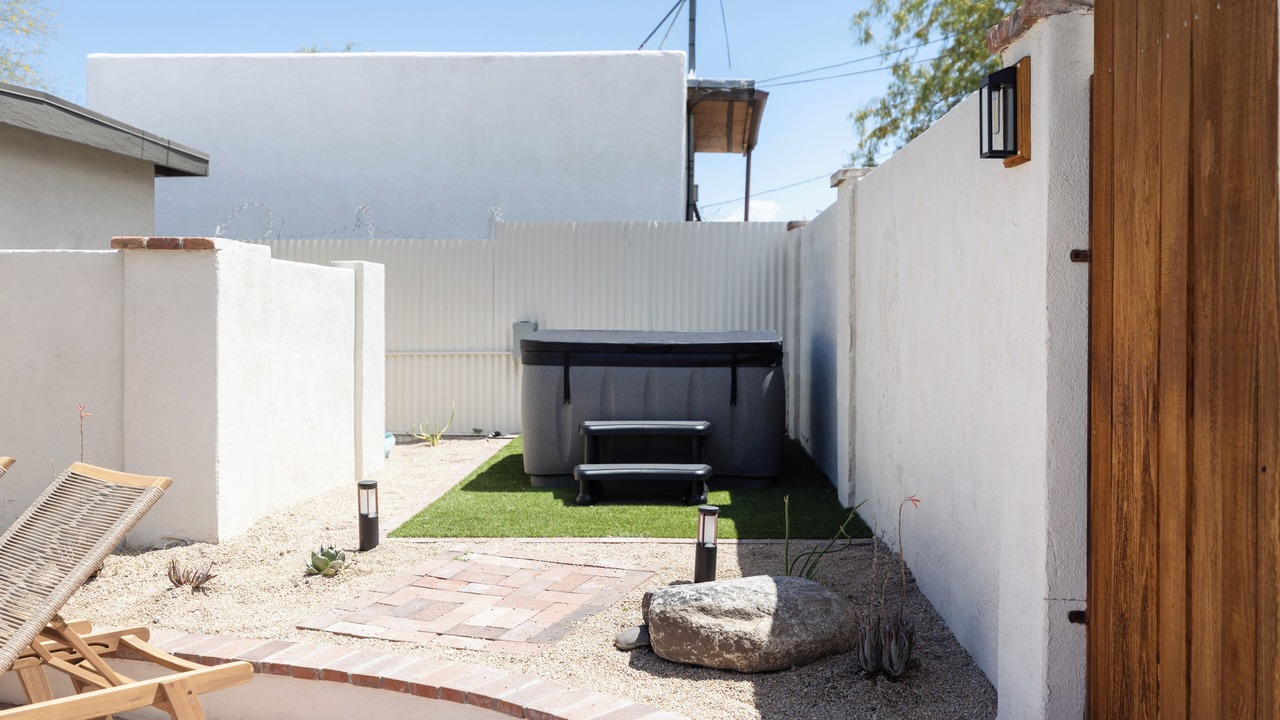 Photo of Outdoor in Blenman-Elm