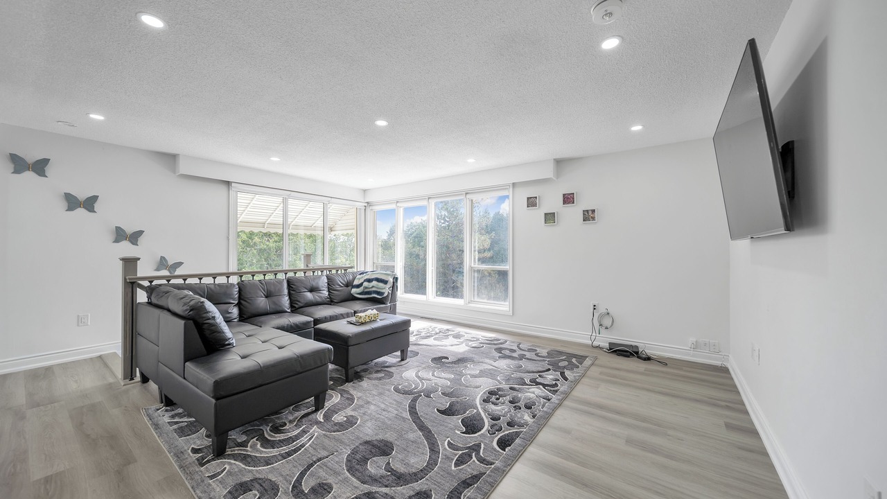 Photo of Livingroom in Caledon