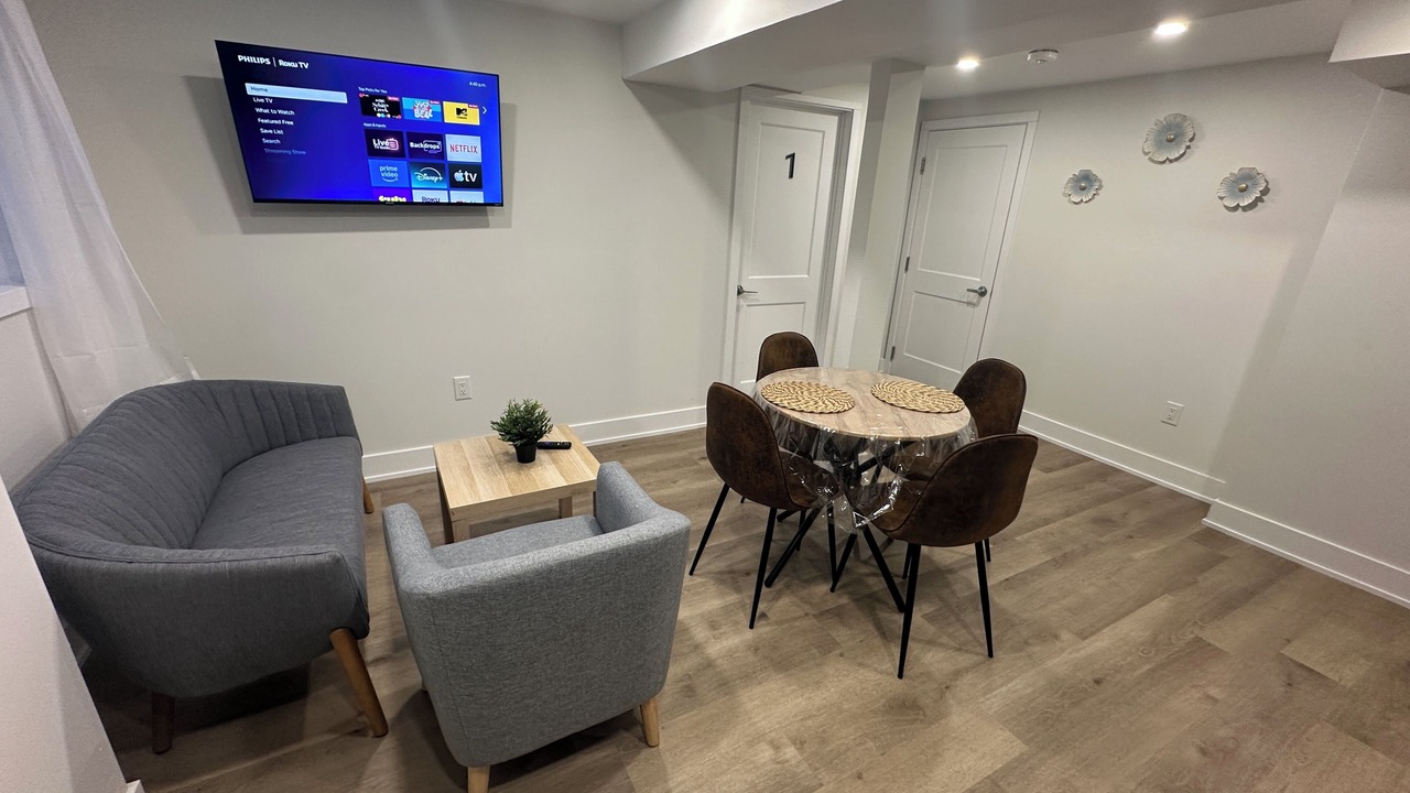 Photo of Livingroom in Thornhill
