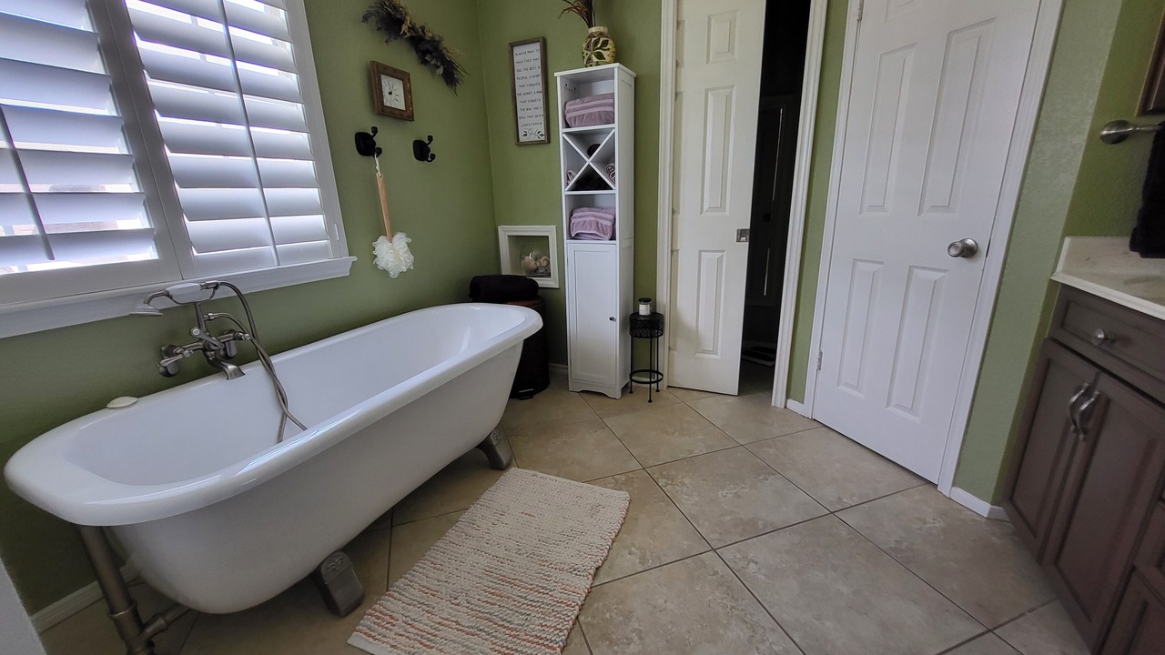 Photo of Bathroom in Nassau Bay