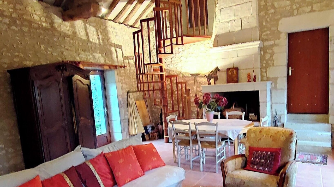 Photo of Livingroom in Marce-sur-Esves