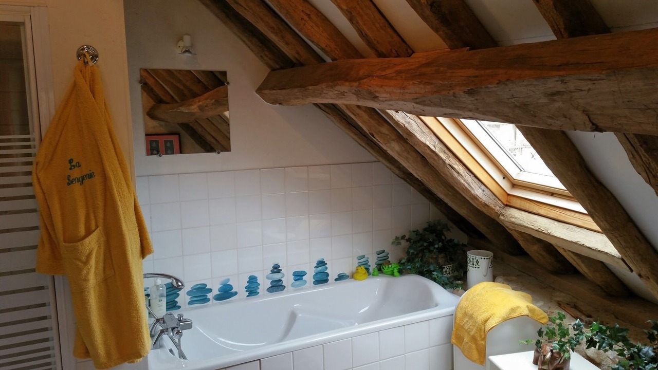 Photo of Bathroom in Marce-sur-Esves