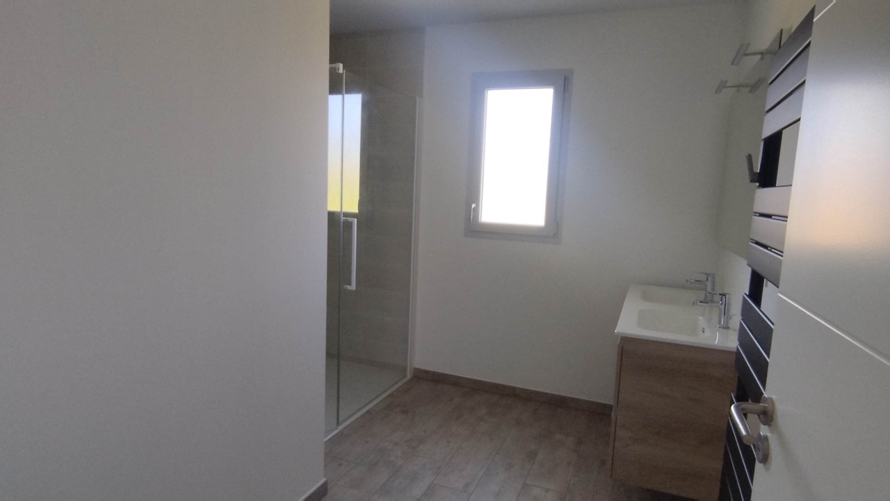 Photo of Bathroom in Saint-Yrieix-la-Perche