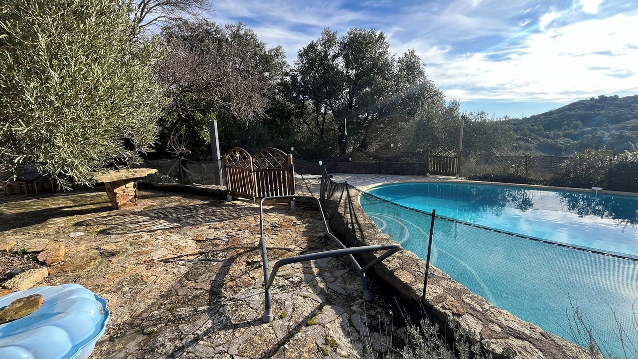 Photo of Outdoor in Cabrials