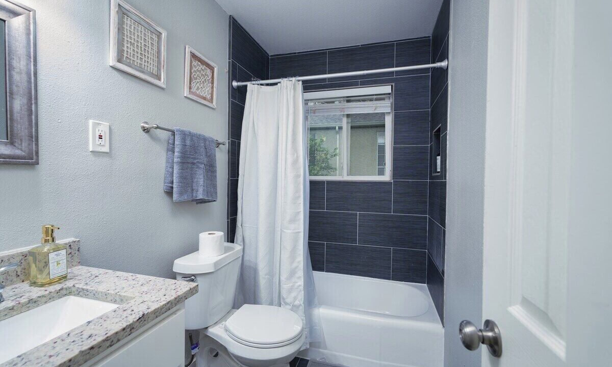 Photo of Bathroom in Knox - Henderson