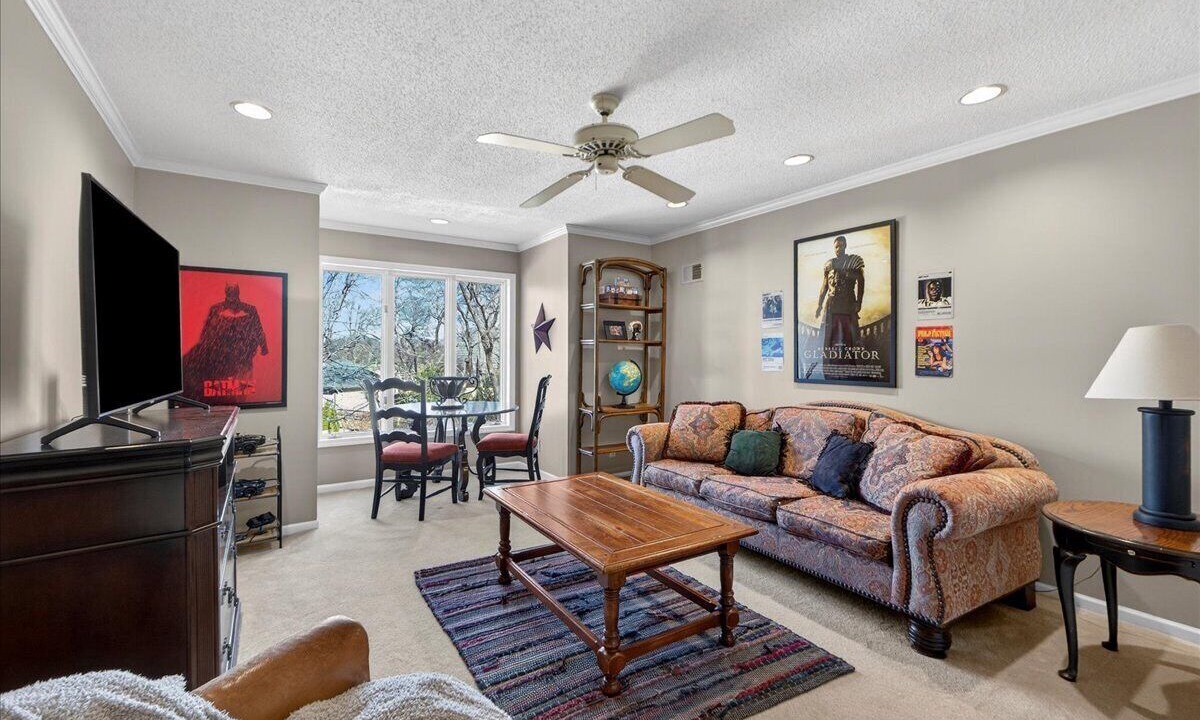 Photo of Livingroom in Prairie Village