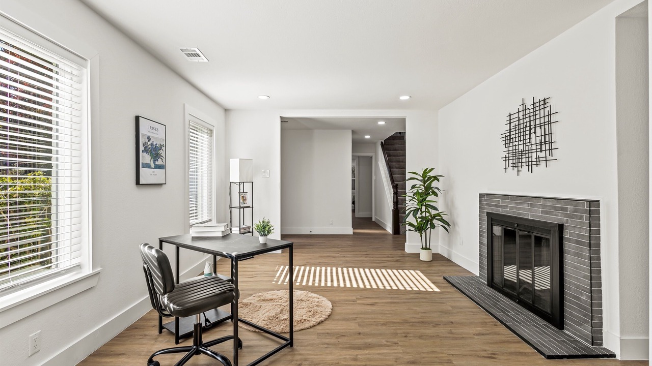Photo of Livingroom in Farmers Branch