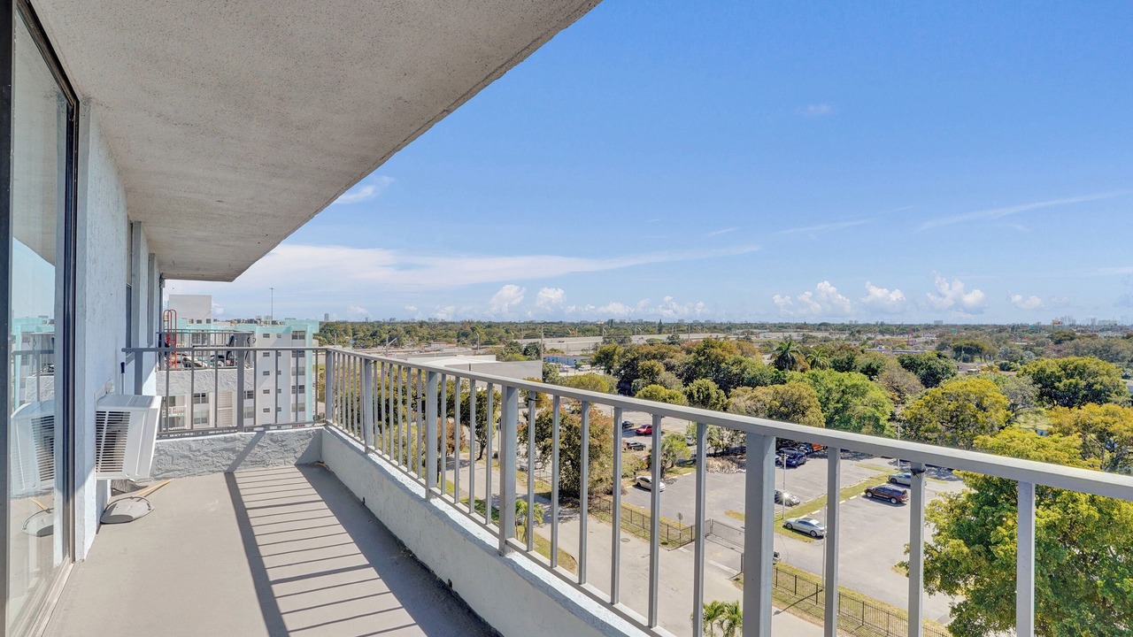 Photo of Patio Balcony in Golden Glades
