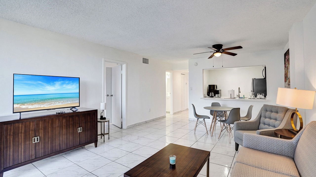Photo of Livingroom in Golden Glades