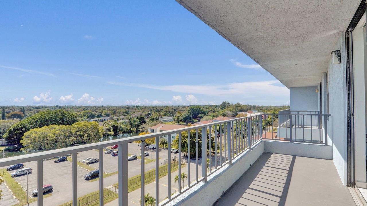 Photo of Patio Balcony in Golden Glades