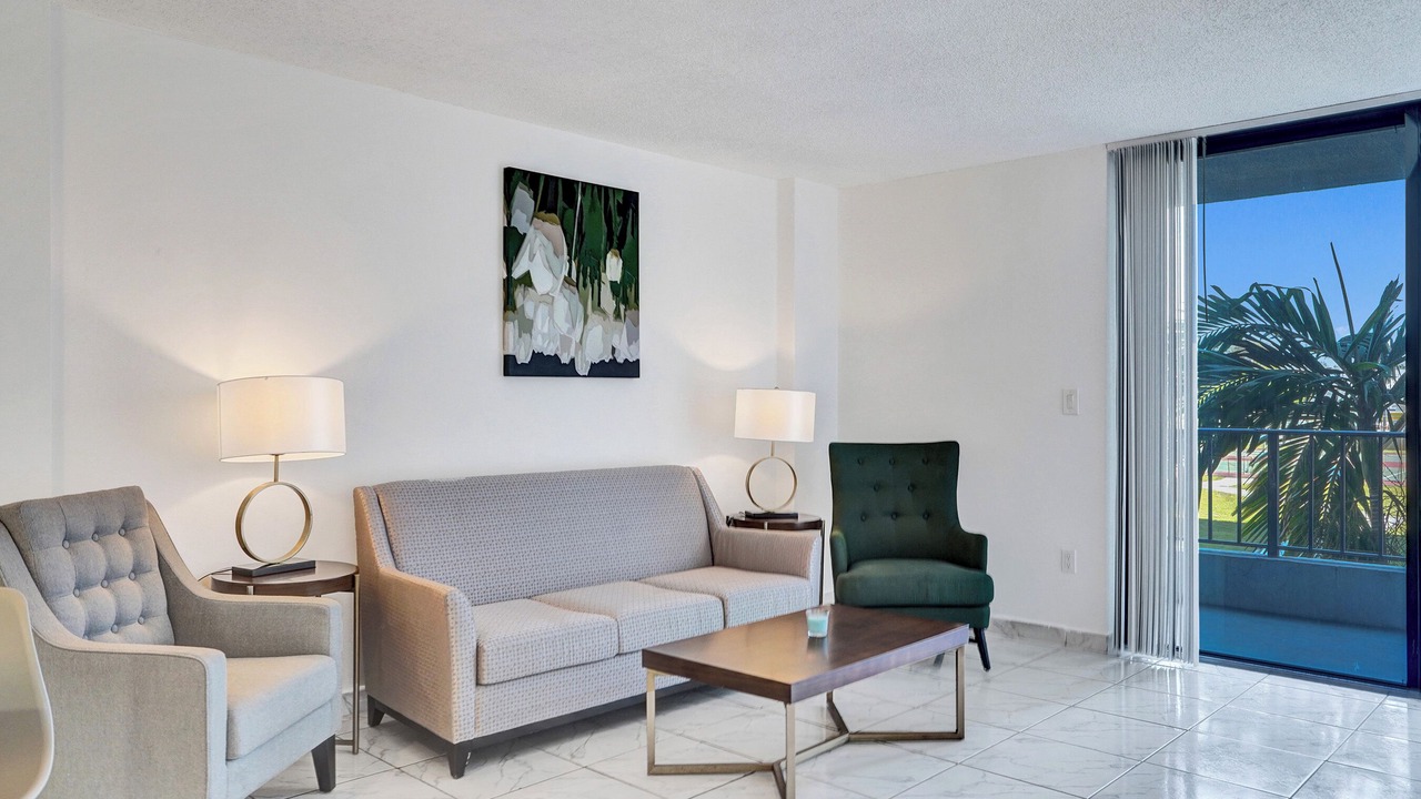 Photo of Livingroom in Golden Glades