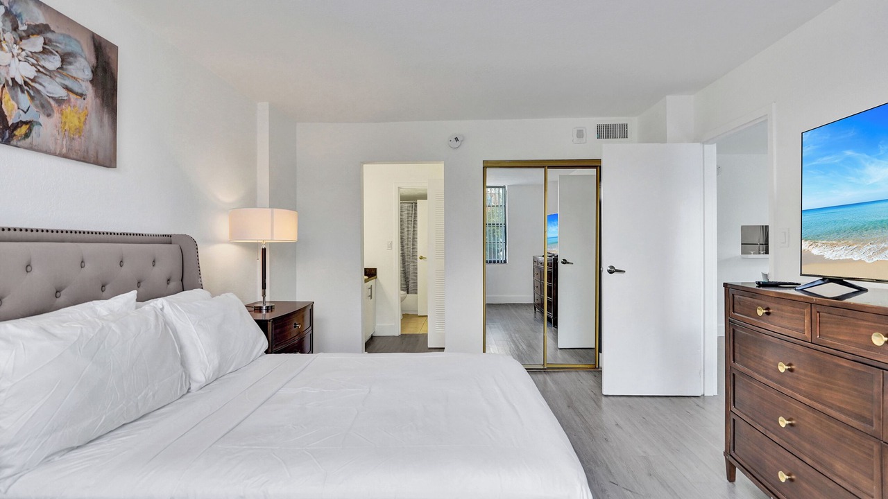 Photo of Bedroom in Golden Glades