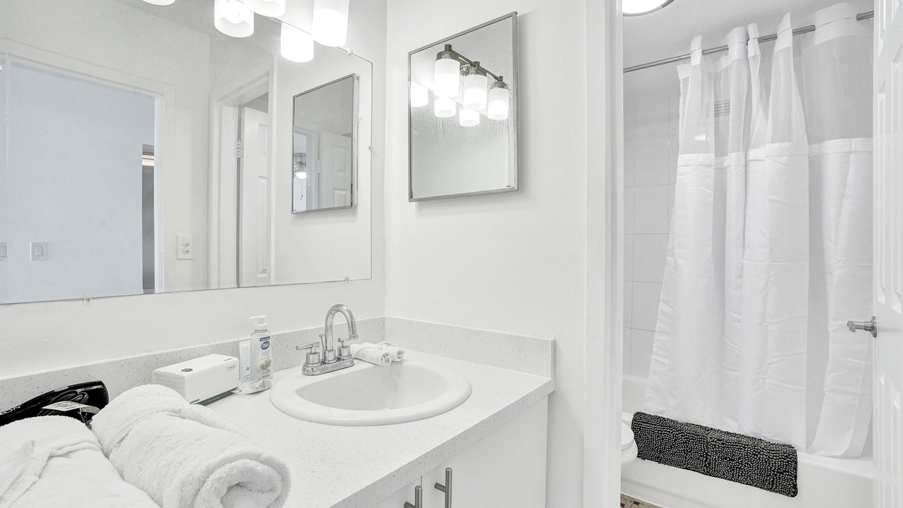Photo of Bathroom in Golden Glades