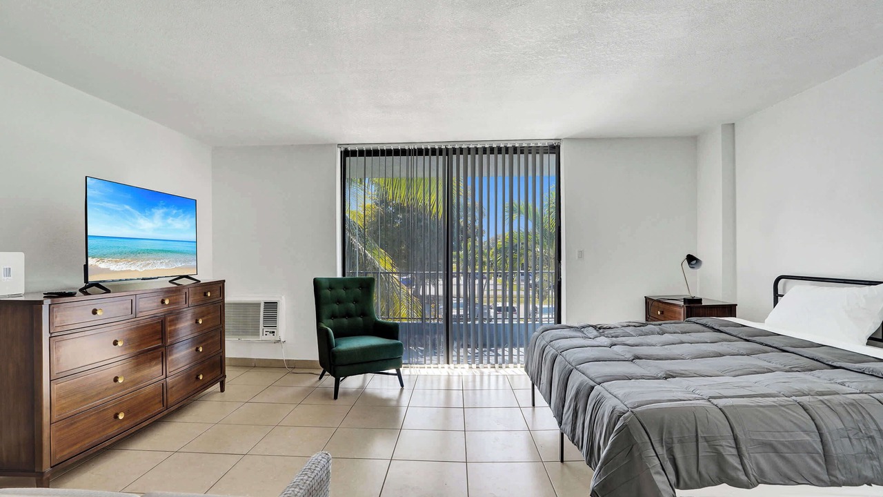 Photo of Bedroom in Golden Glades