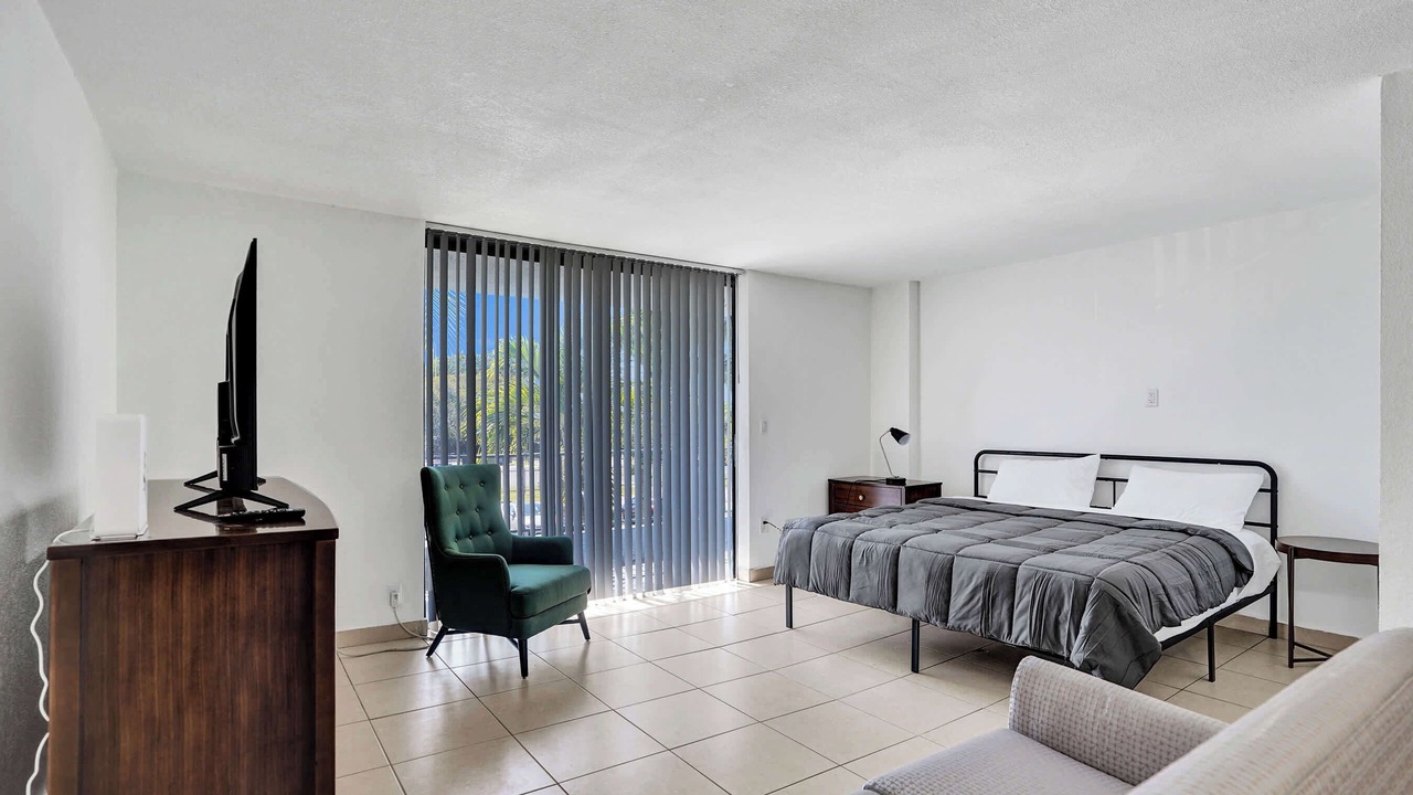 Photo of Bedroom in Golden Glades