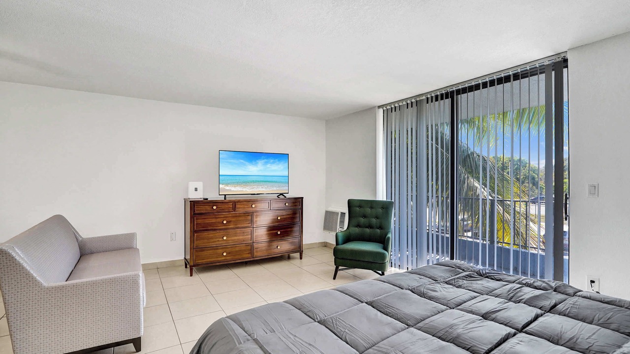 Photo of Bedroom in Golden Glades