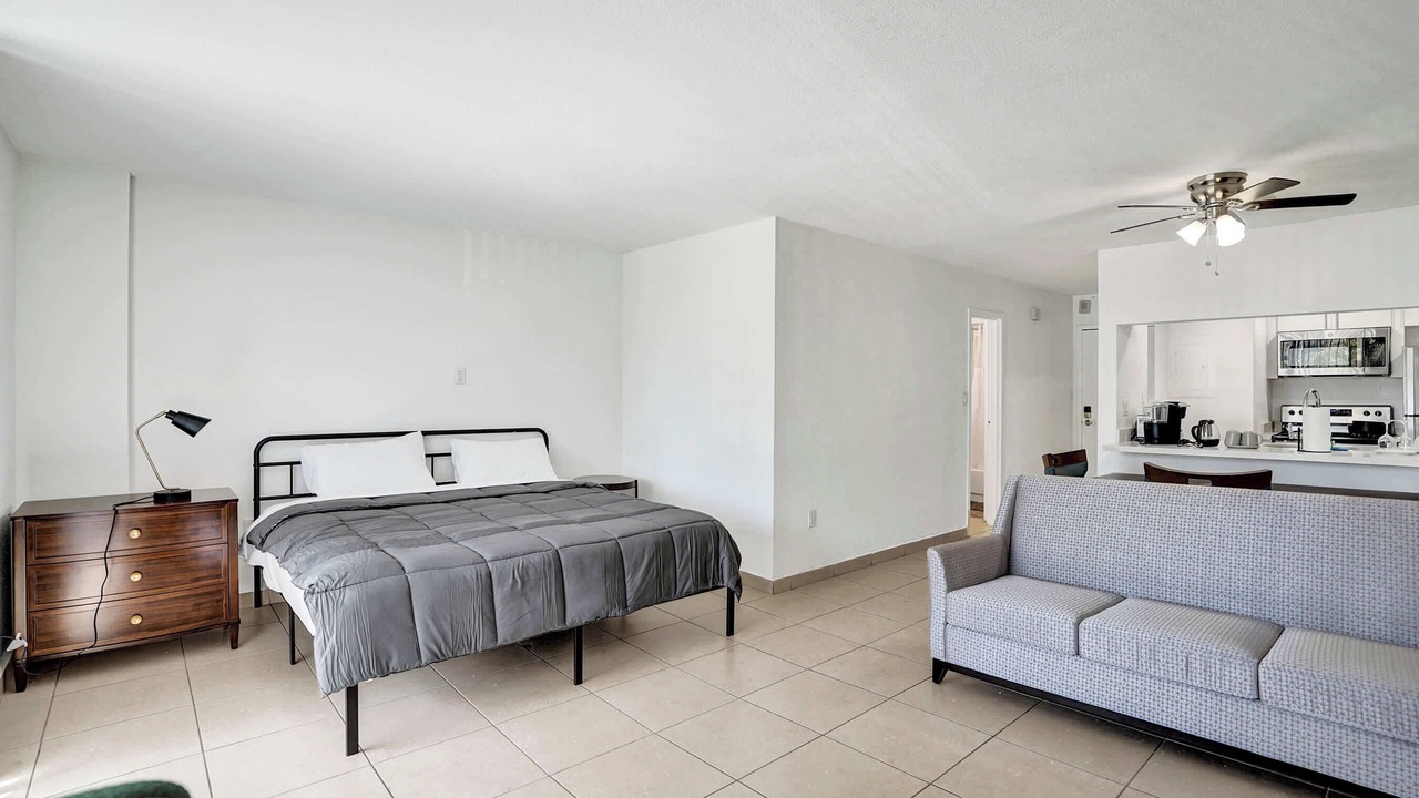 Photo of Bedroom in Golden Glades