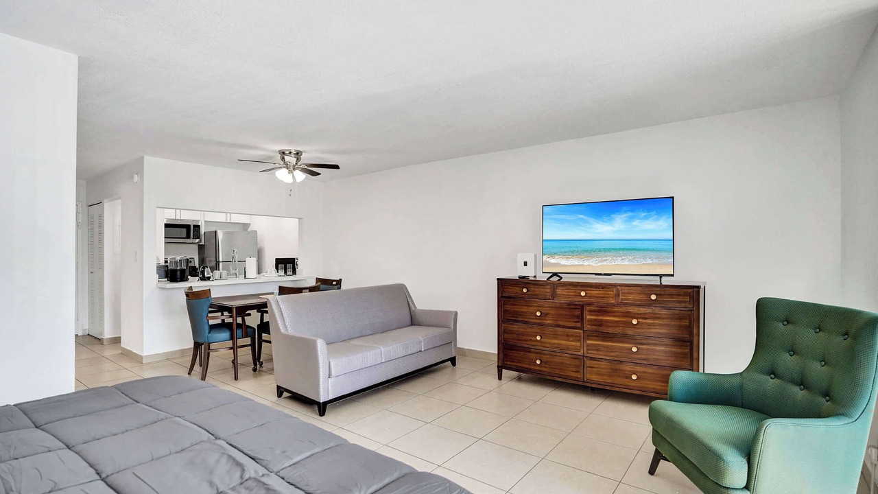 Photo of Bedroom in Golden Glades