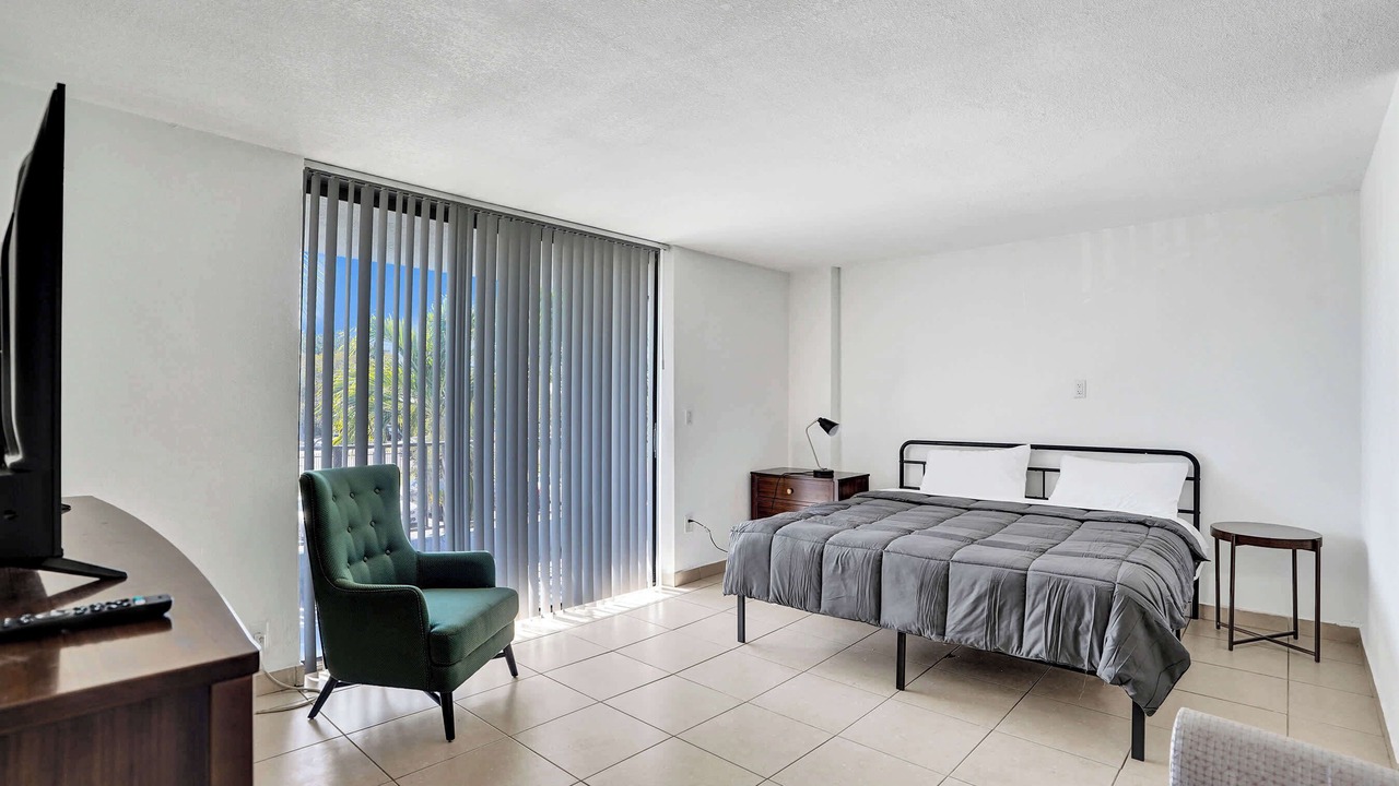 Photo of Bedroom in Golden Glades