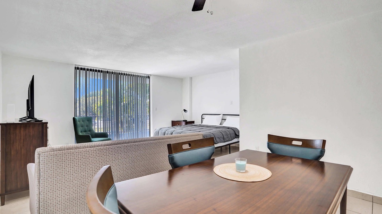 Photo of Bedroom in Golden Glades