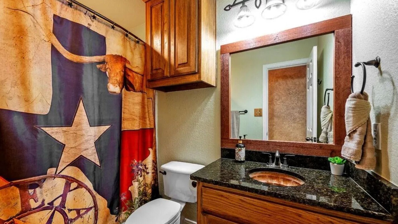 Photo of Bathroom in Pottsboro