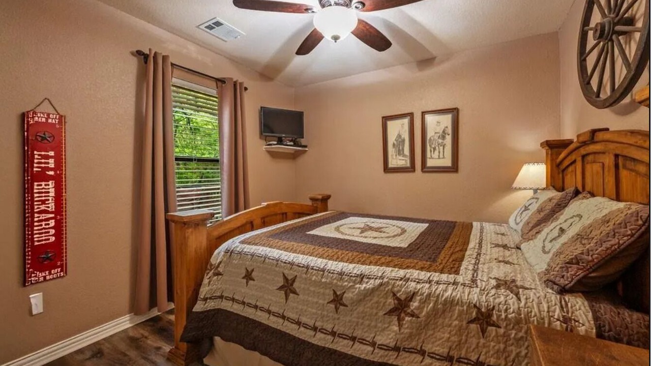 Photo of Bedroom in Pottsboro