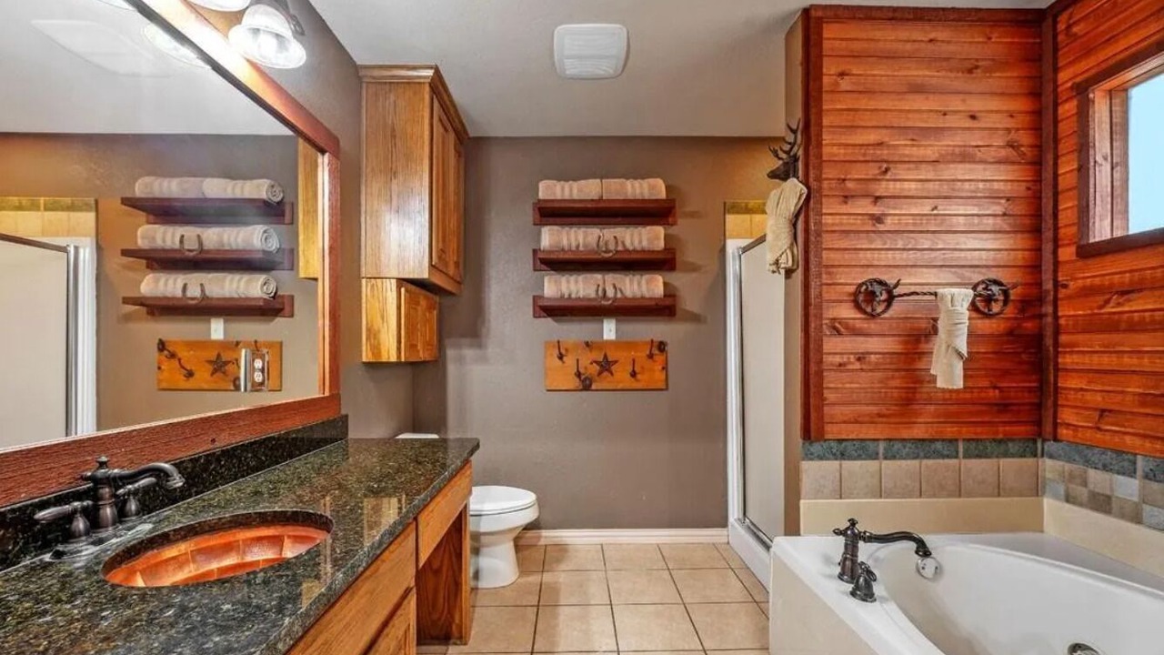 Photo of Bathroom in Pottsboro