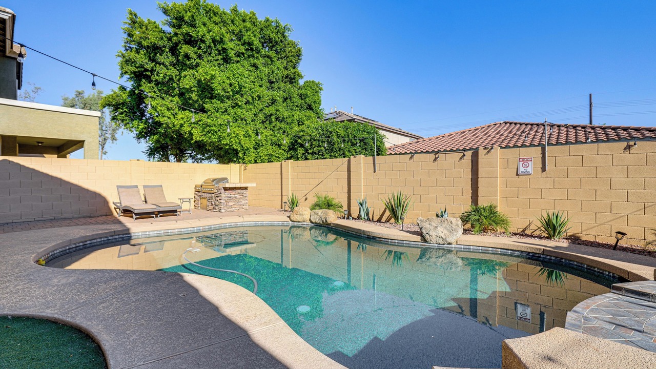 Photo of Outdoor in Copper Leaf