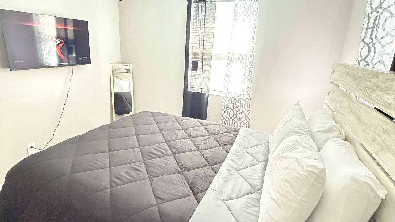 Photo of Bedroom in Midtown