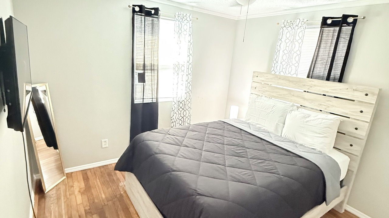 Photo of Bedroom in Midtown