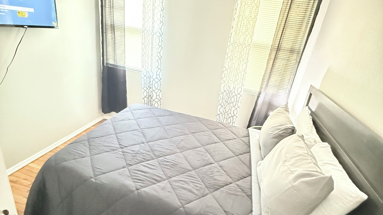 Photo of Bedroom in Midtown