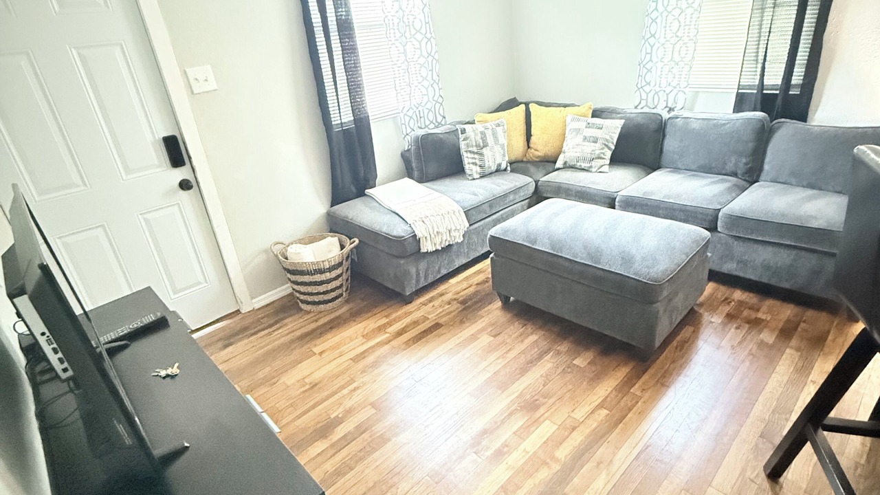 Photo of Livingroom in Midtown