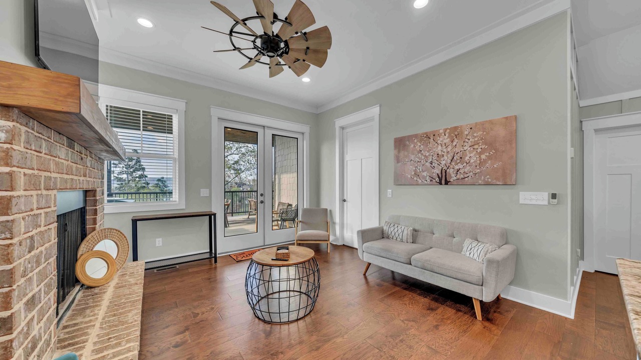 Photo of Livingroom in Guntersville