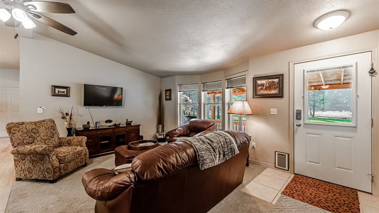 Photo of Livingroom in Riverbend