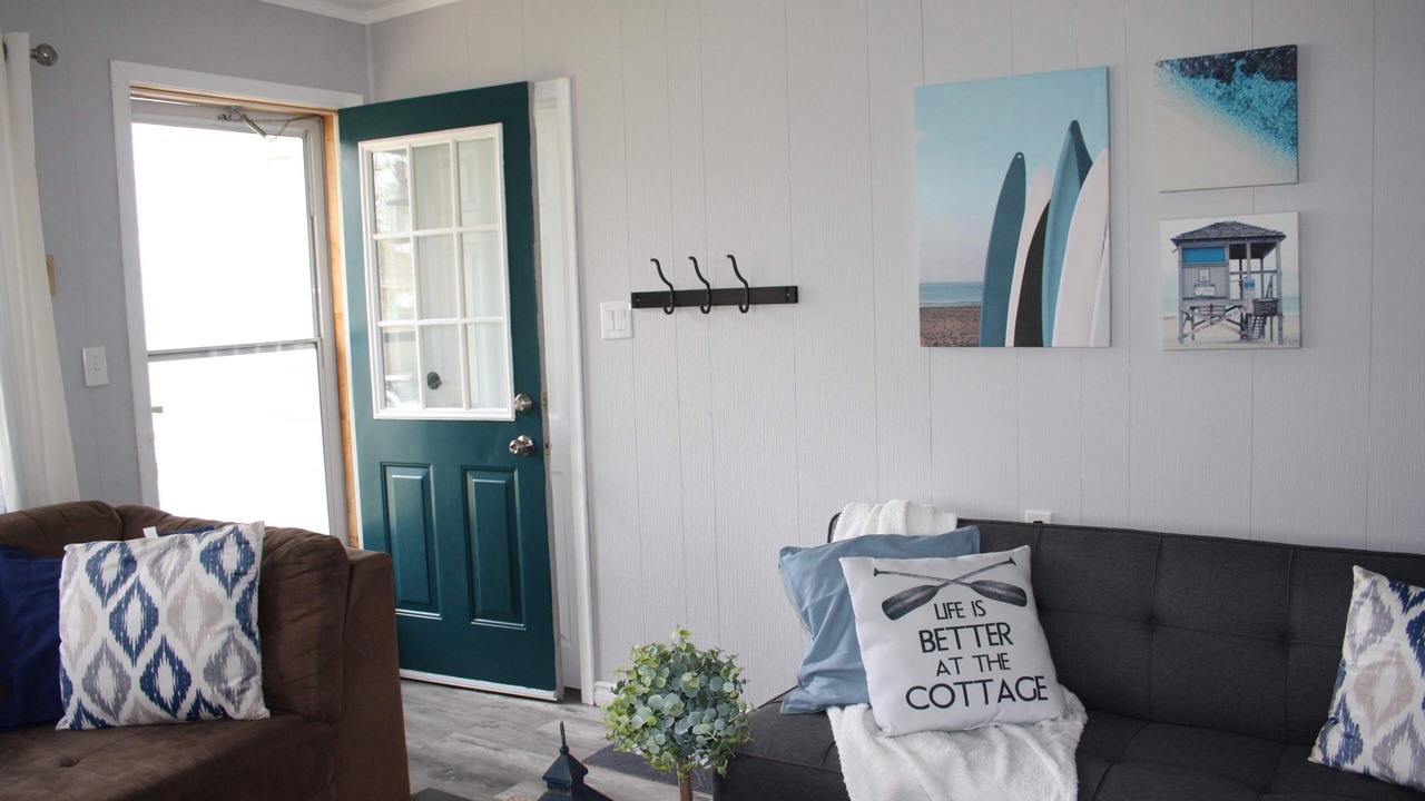 Photo of Livingroom in Grand Bend