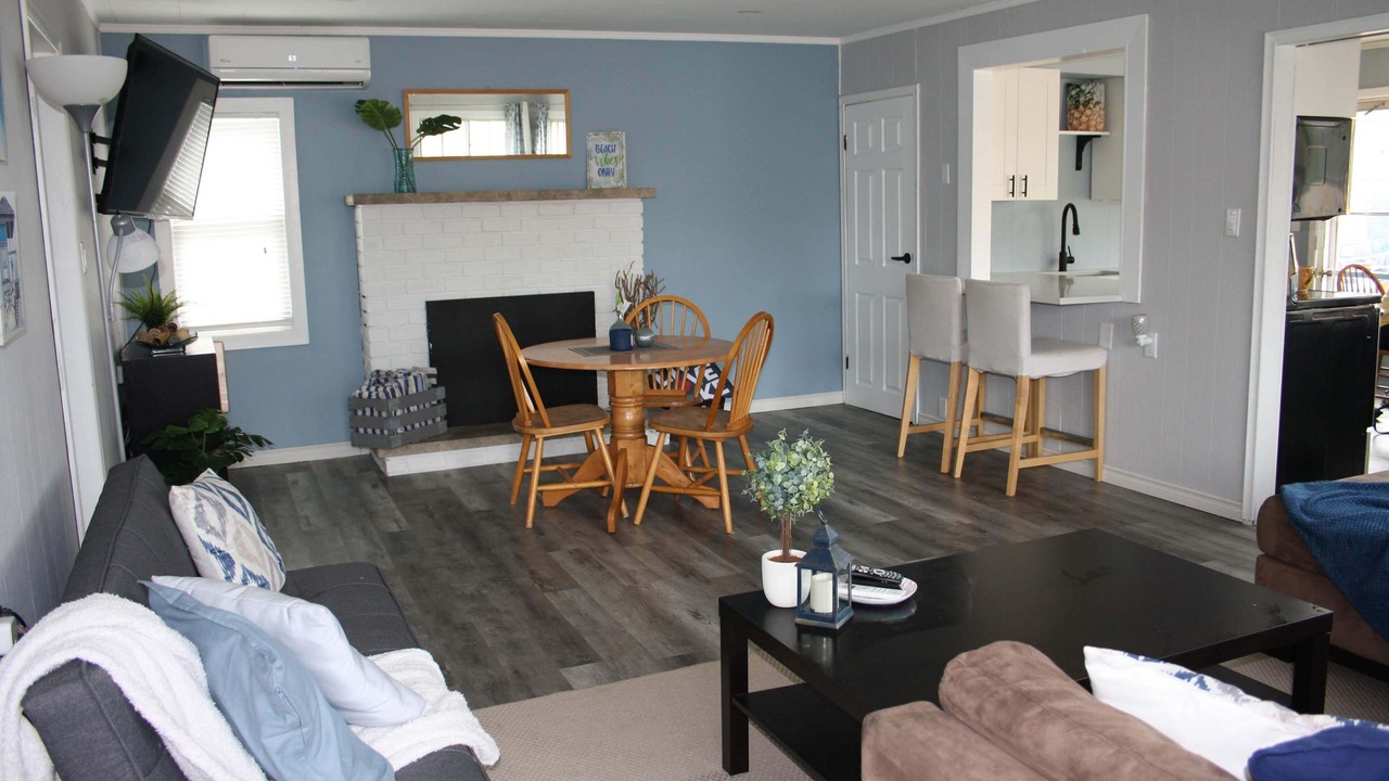 Photo of Livingroom in Grand Bend