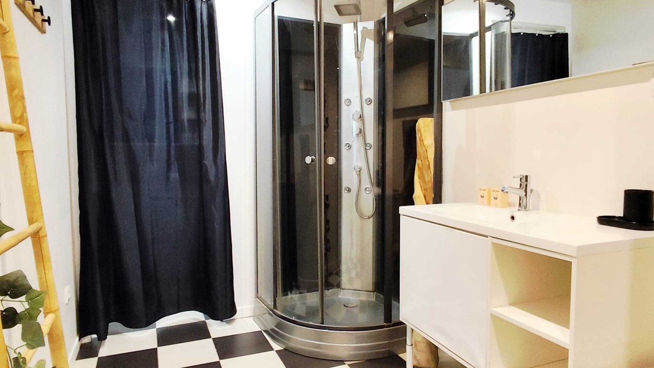 Photo of Bathroom in Begles