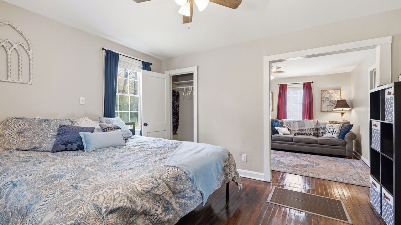 Photo of Bedroom in University District