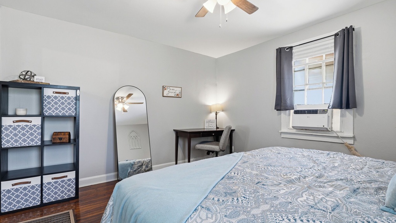 Photo of Bedroom in University District