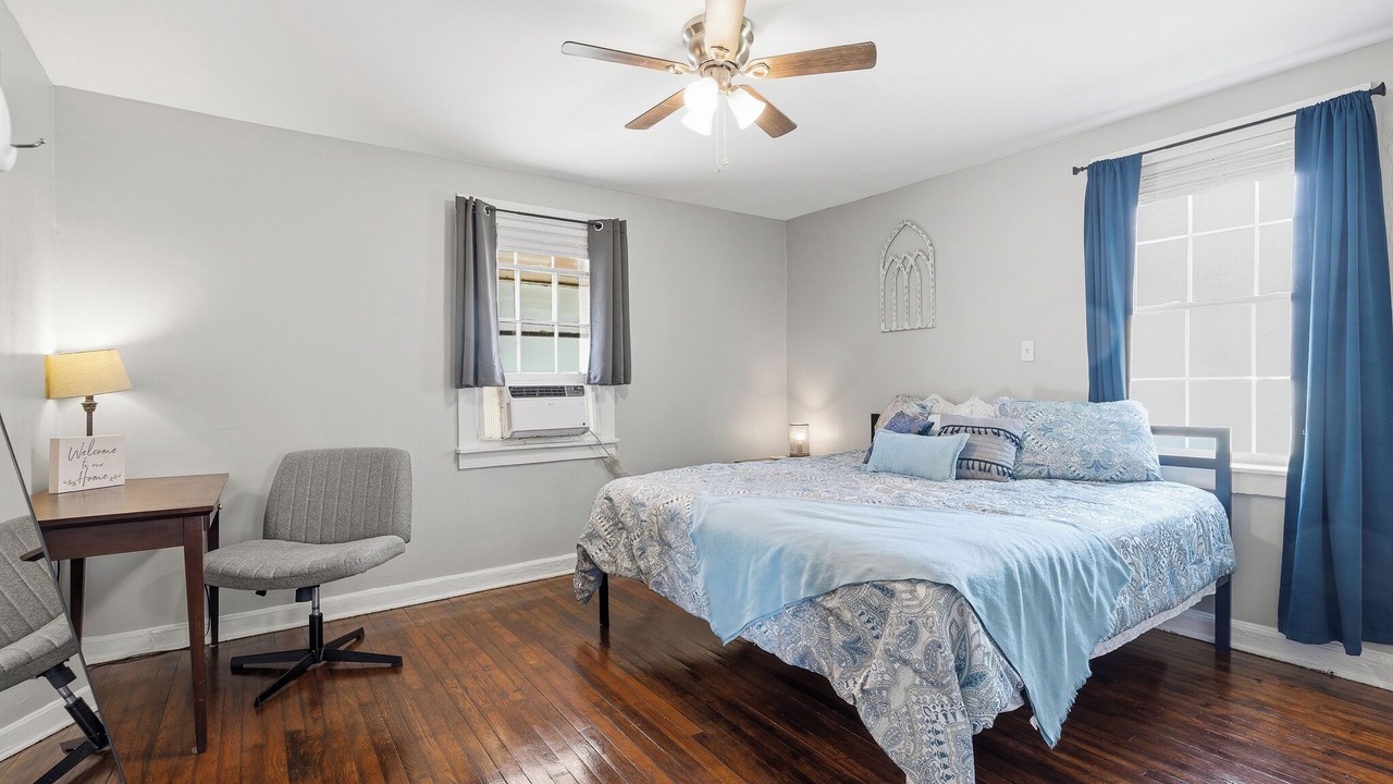 Photo of Bedroom in University District