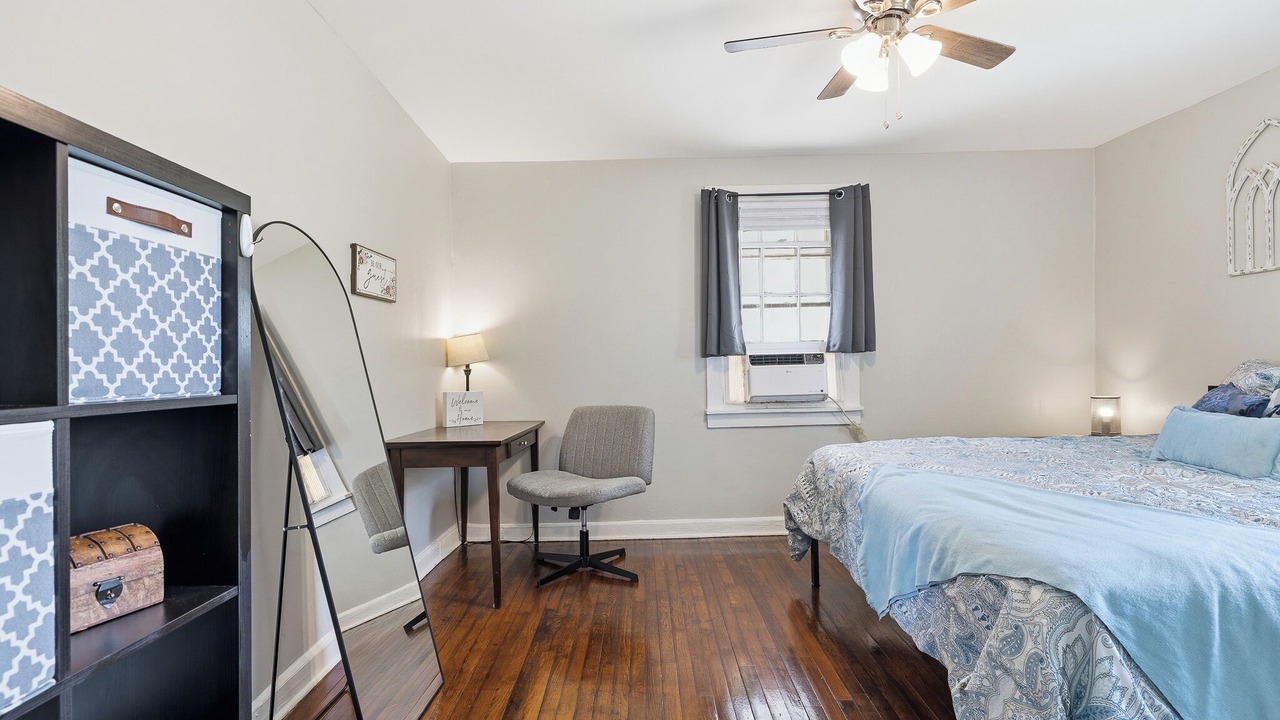 Photo of Bedroom in University District