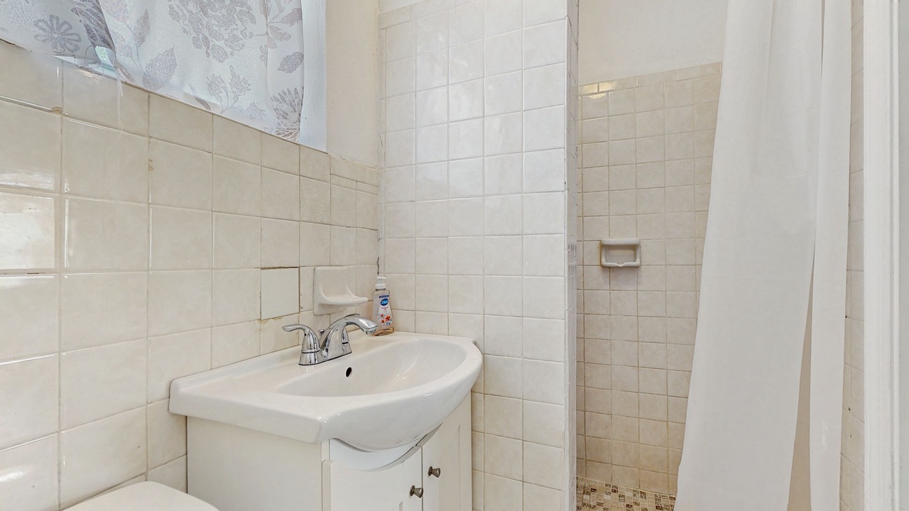 Photo of Bathroom in Marathon