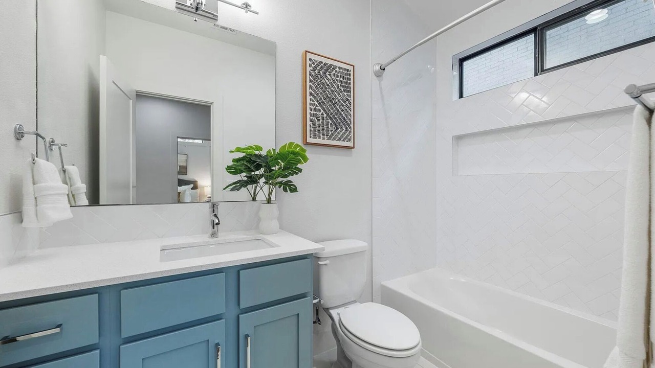 Photo of Bathroom in Greater South River City