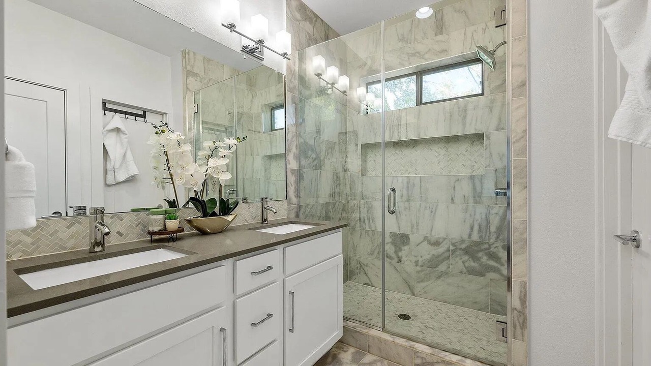 Photo of Bathroom in Greater South River City