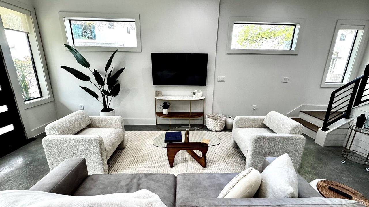 Photo of Livingroom in Greater South River City
